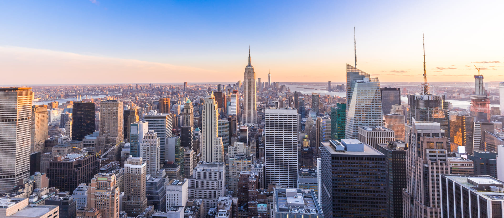 panoramic-photo-new-york-city-skyline-manhattan-downtown-with-skyscrapers-sunset-usa
